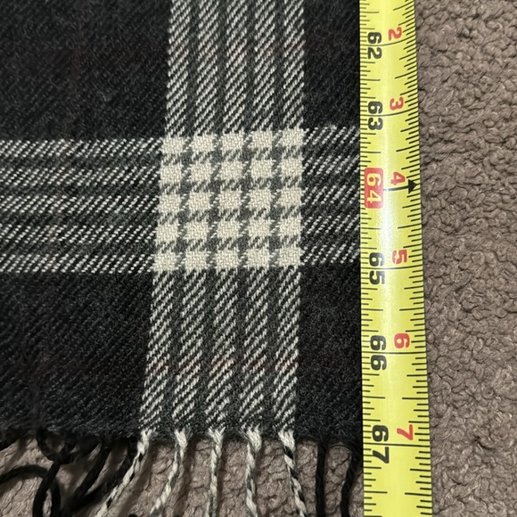 Scarf-Gray Tones Plaid-8x67-EUC-Acrylic - Picture 14 of 14